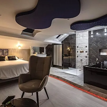 Loft Evasion Luxe Jacuzzi Apartment *