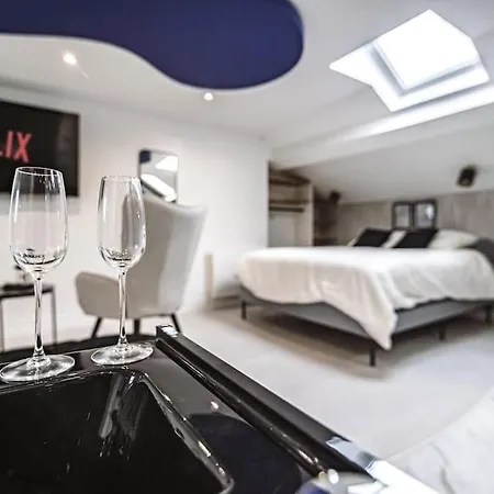 Loft Evasion Luxe Jacuzzi Apartment *